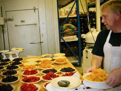 Bakery image: process (file: process, src: active-images/process/fruit-tart-preparation.jpg)